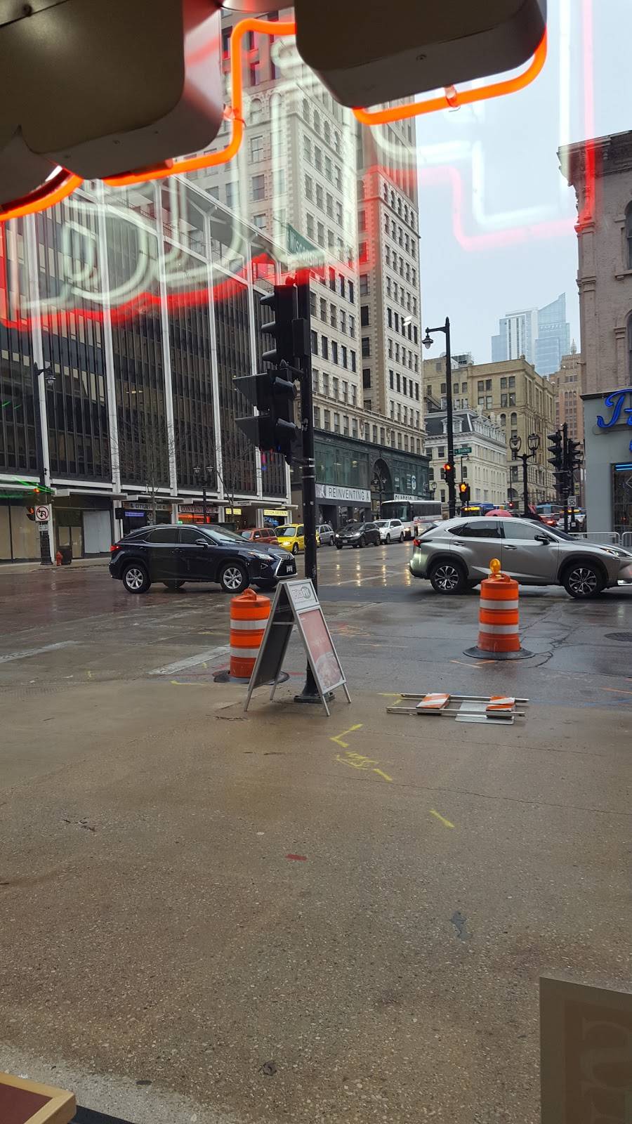 Pita Pit | restaurant | 231 E Wisconsin Ave, Milwaukee, WI 53202, USA | 4149300910 OR +1 414-930-0910