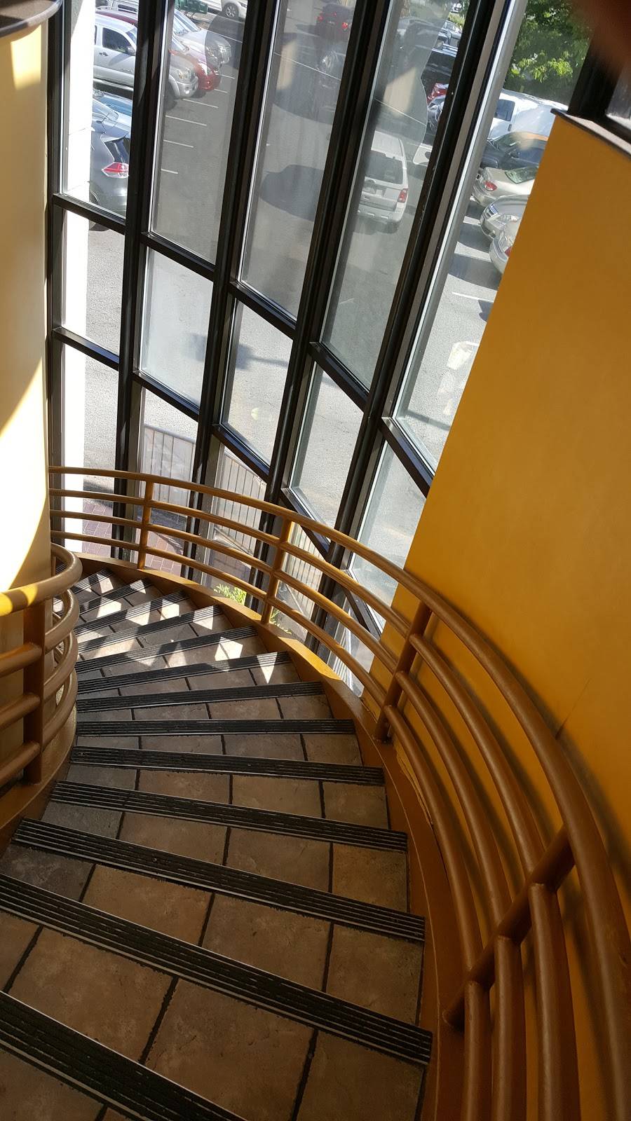 McDonalds | cafe | 414 N School St, Honolulu, HI 96817, USA | 8085321590 OR +1 808-532-1590