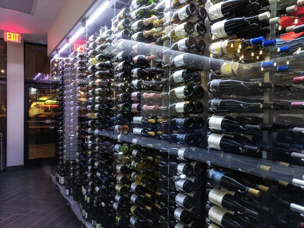 Off the Hook Seafood & Chophouse | restaurant | 2000 Colley Ave, Norfolk, VA 23517, USA | 7574213313 OR +1 757-421-3313