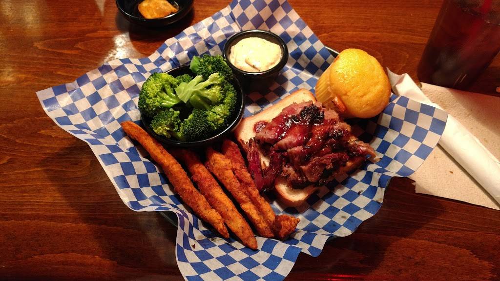Famous Daves Bar-B-Que | restaurant | 13445 Tegler Dr, Noblesville, IN 46060, USA | 3177731700 OR +1 317-773-1700