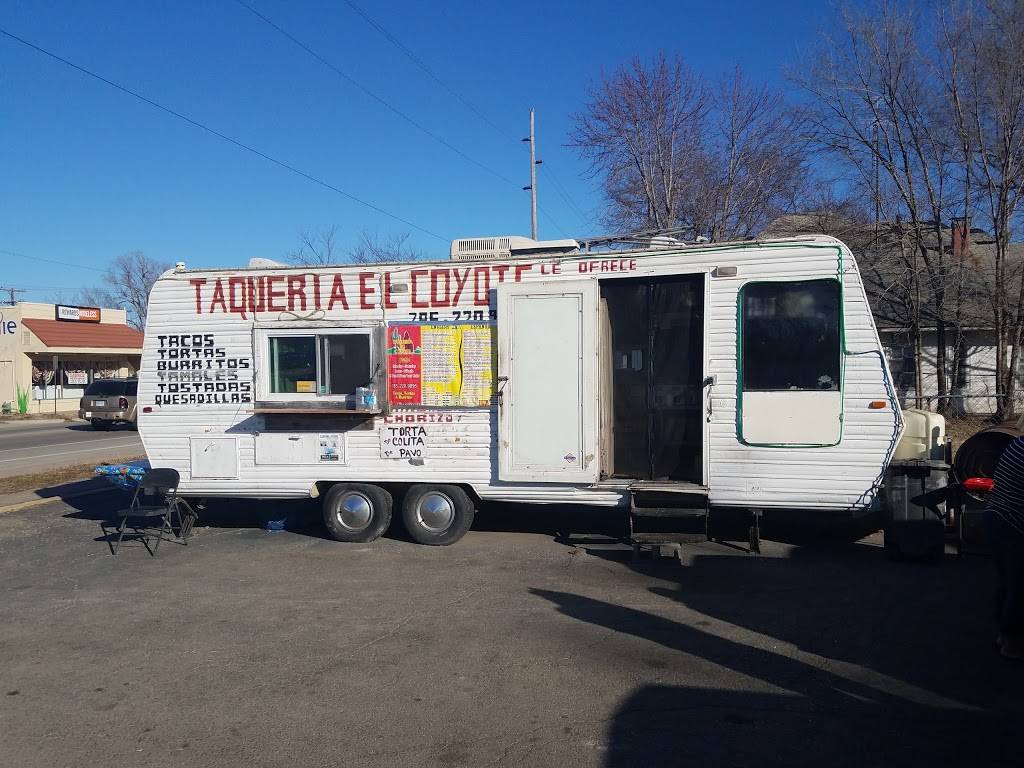 Taqueria El Coyote | restaurant | 2121 SE 6th Ave, Topeka, KS 66607, USA | 7852209896 OR +1 785-220-9896