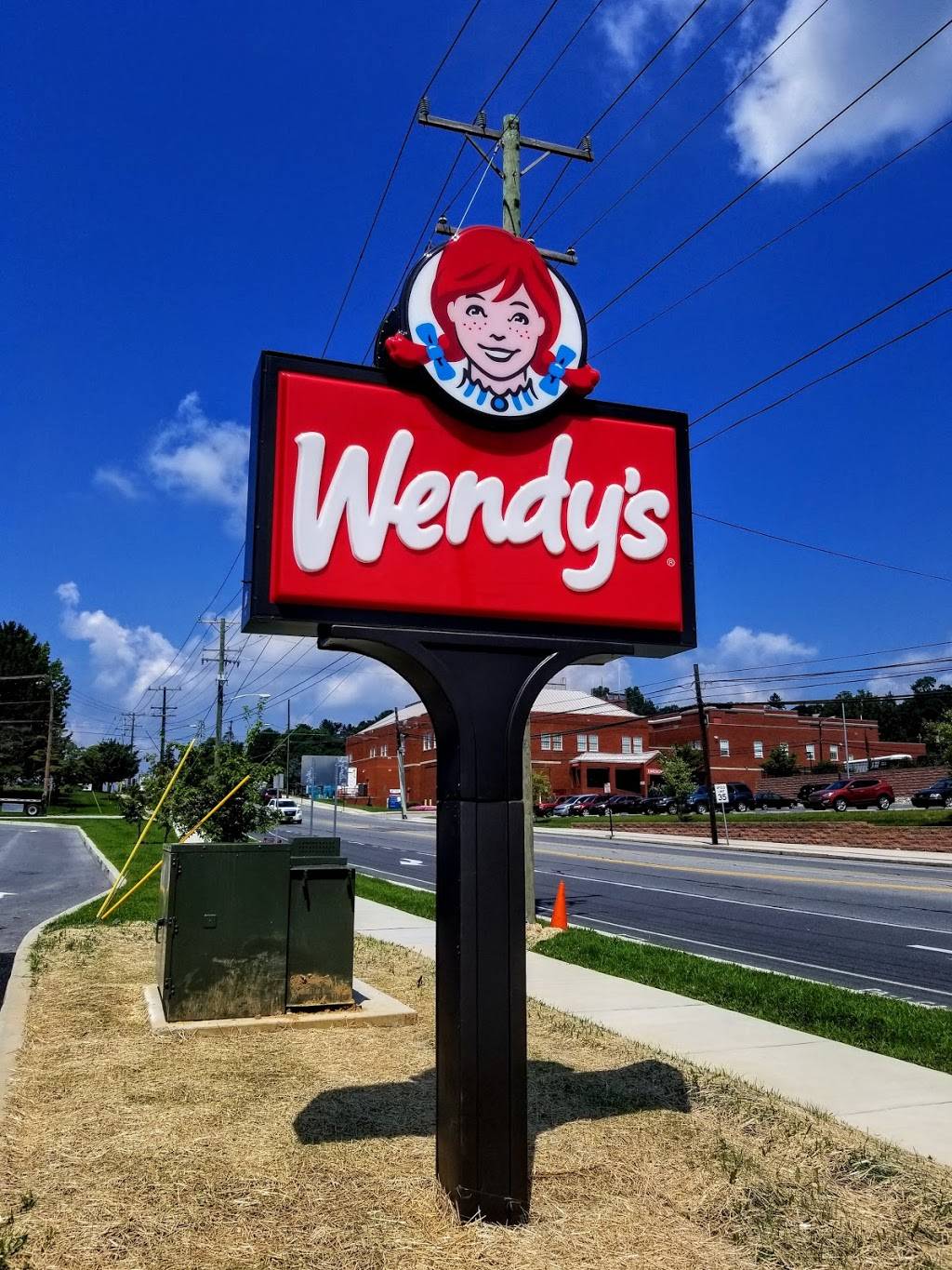 Wendys | restaurant | 650 E Main St, Waynesboro, PA 17268, USA | 7176387015 OR +1 717-638-7015
