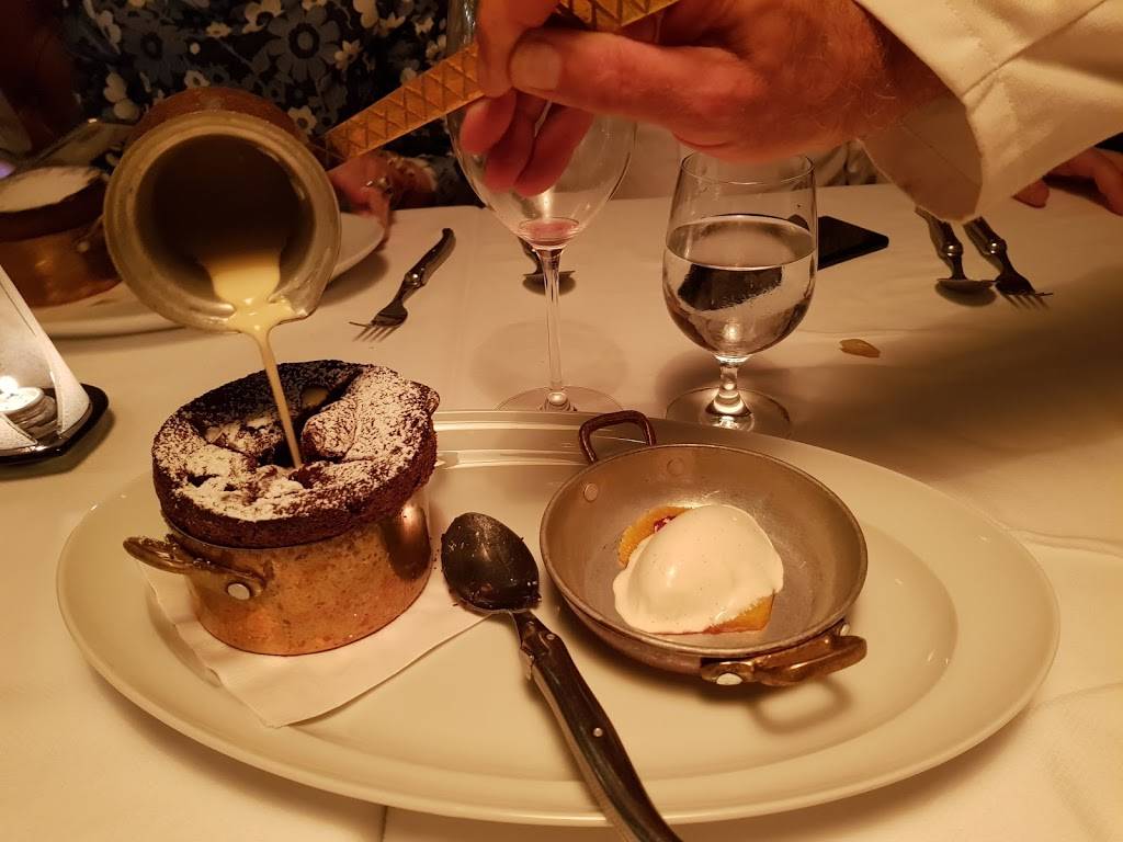 Sails Restaurant | restaurant | 301 5th Ave S, Naples, FL 34102, USA | 2393602000 OR +1 239-360-2000