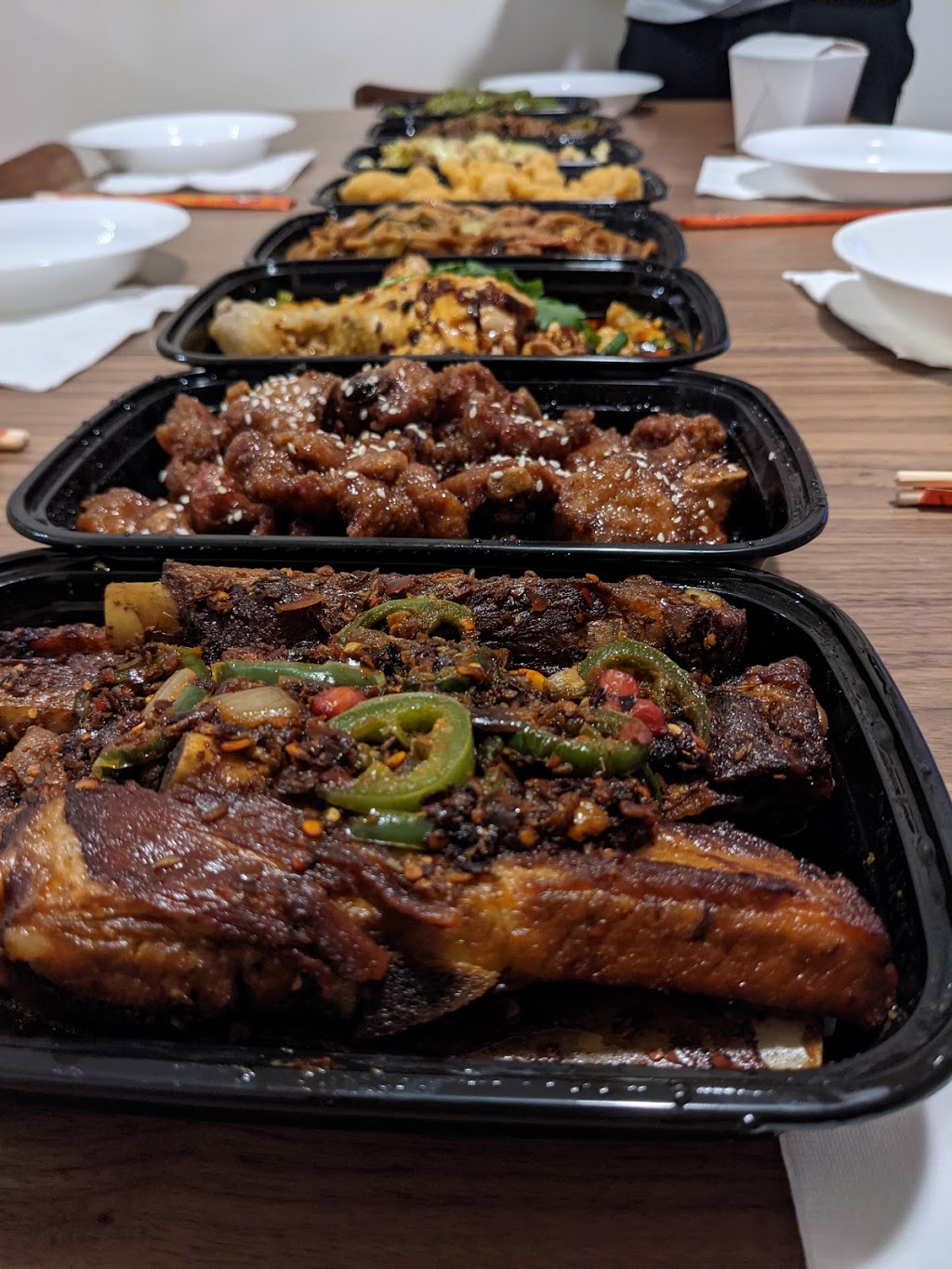 La Mom Kitchen | restaurant | 3312 S Halsted St, Chicago, IL 60608, USA | 7735654431 OR +1 773-565-4431