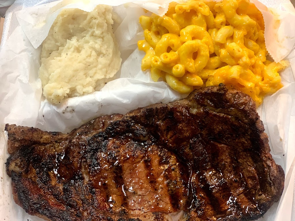 Fatt Bellies BBQ | restaurant | 1241 N Clybourn Ave, Chicago, IL 60610, USA | 3122852764 OR +1 312-285-2764