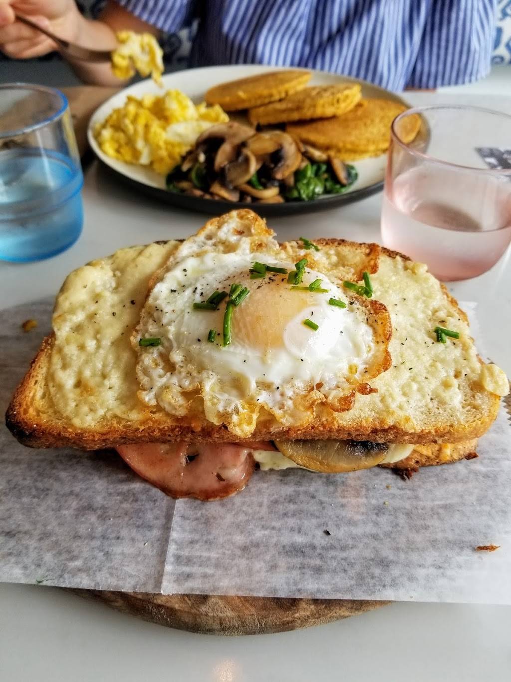 Firefly Petite Cafe Bistro | restaurant | 45-12 43rd Ave, Sunnyside, NY 11104, USA | 7182551591 OR +1 718-255-1591