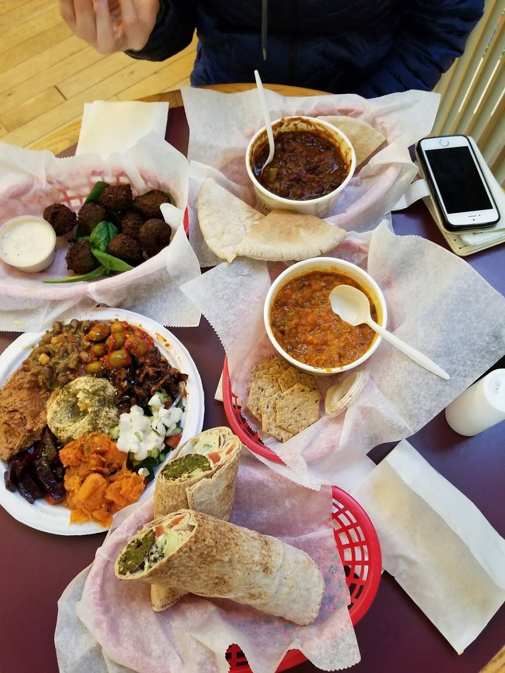 Expressly Leslie Vegetarian Specialties | restaurant | 110 S Johnson St, Woodstock, IL 60098, USA | 8153382833 OR +1 815-338-2833