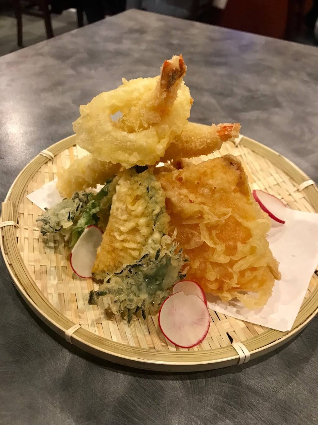 MoMo sushi | restaurant | 15603 Main St #102, Mill Creek, WA 98012, USA | 4252256590 OR +1 425-225-6590