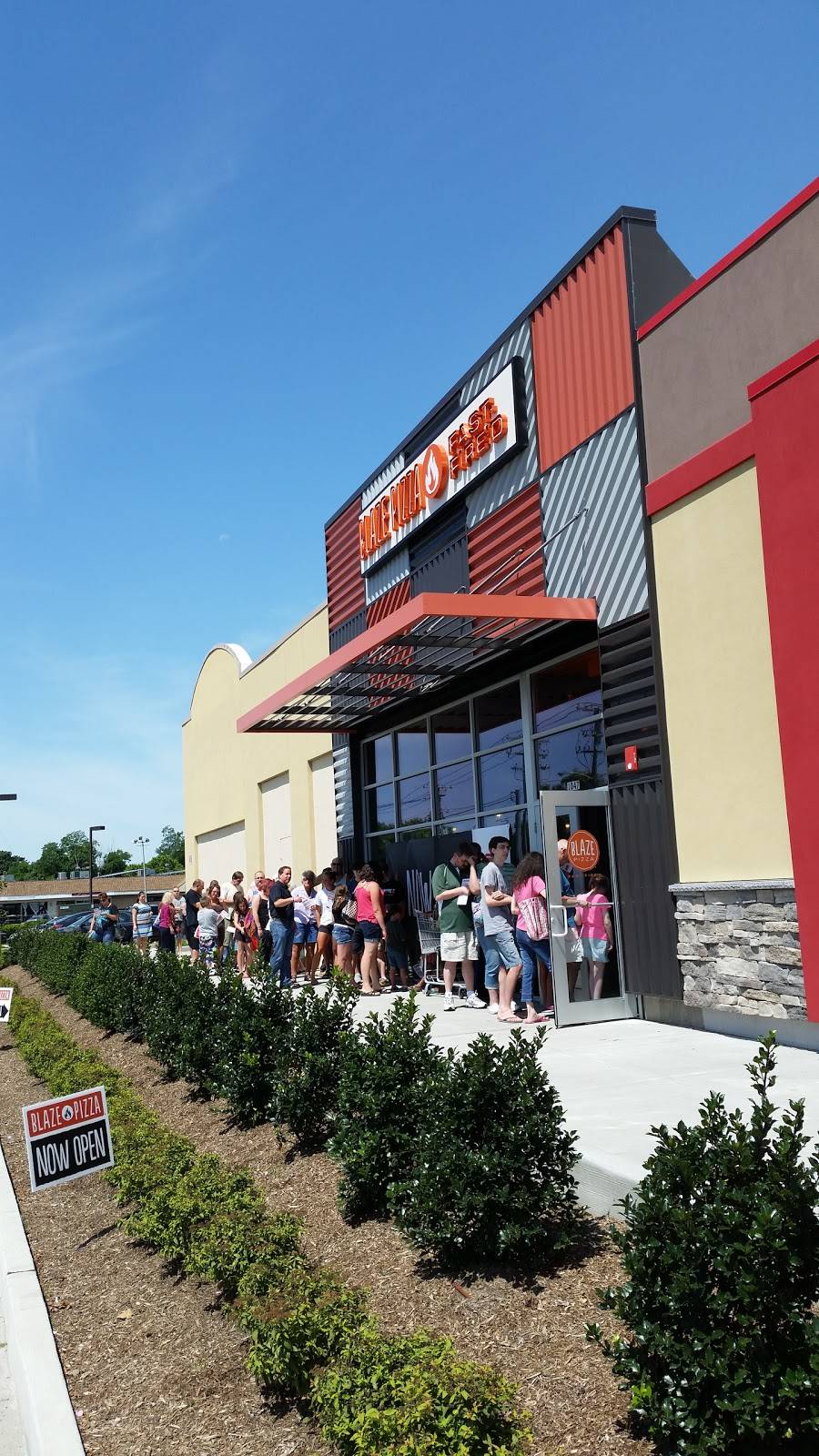 Blaze Pizza | meal takeaway | 1047 W Montauk Hwy, West Babylon, NY 11704, USA | 6312107407 OR +1 631-210-7407