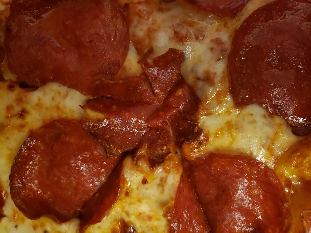 Schmizza Pub & Grub | restaurant | 628 NE Broadway, Portland, OR 97232, USA | 5035179981 OR +1 503-517-9981