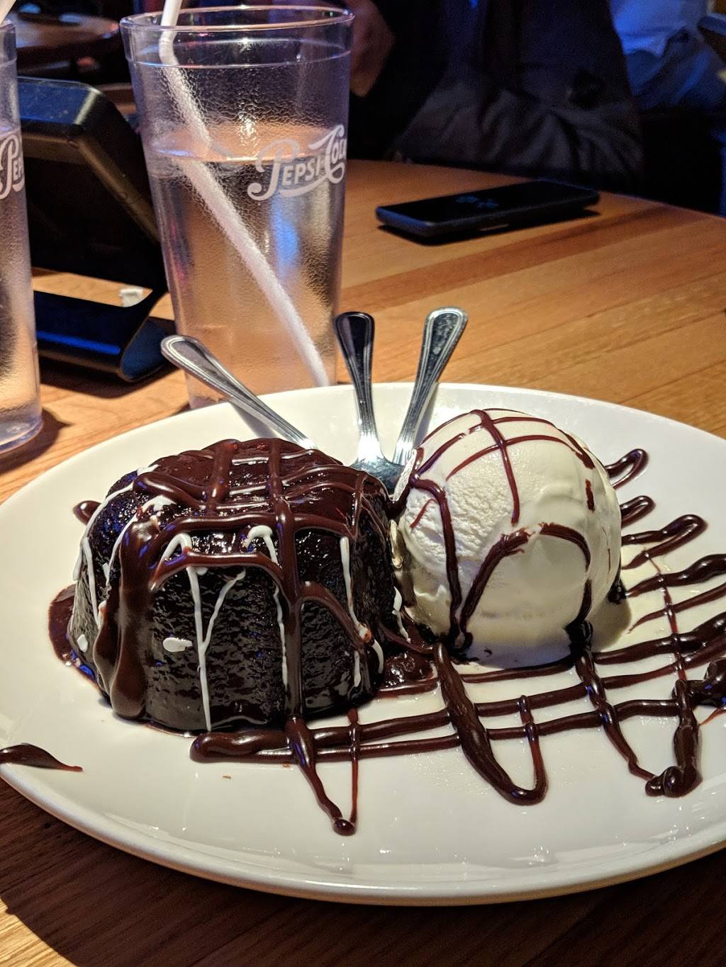 Applebees Grill + Bar | restaurant | 526 Boston Post Rd, Orange, CT 06477, USA | 2037955762 OR +1 203-795-5762