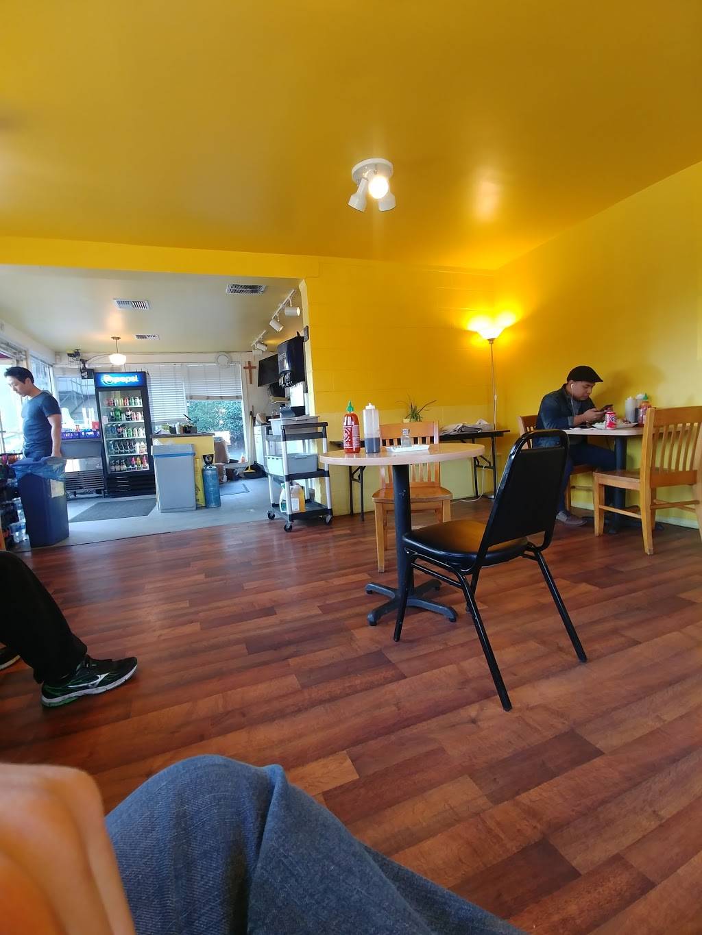 Dus Grill | restaurant | 5365 NE Sandy Blvd, Portland, OR 97213, USA | 5032841773 OR +1 503-284-1773