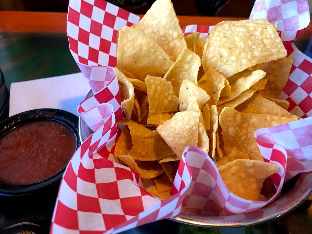 Chapala Mexican Restaurant | restaurant | 105 S Clairborne Rd, Olathe, KS 66062, USA | 9133900280 OR +1 913-390-0280