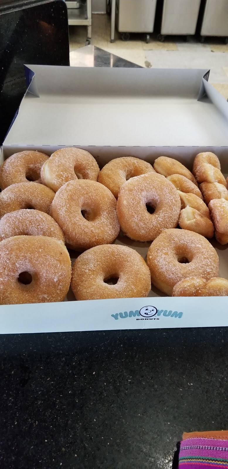 Yum Yum Donuts | bakery | 100 Brundage Ln, Bakersfield, CA 93304, USA | 6613269376 OR +1 661-326-9376