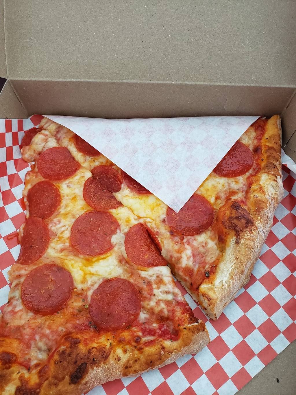 Darios Famous Pizza | restaurant | 1560 NY-332, Farmington, NY 14425, USA | 5853983430 OR +1 585-398-3430