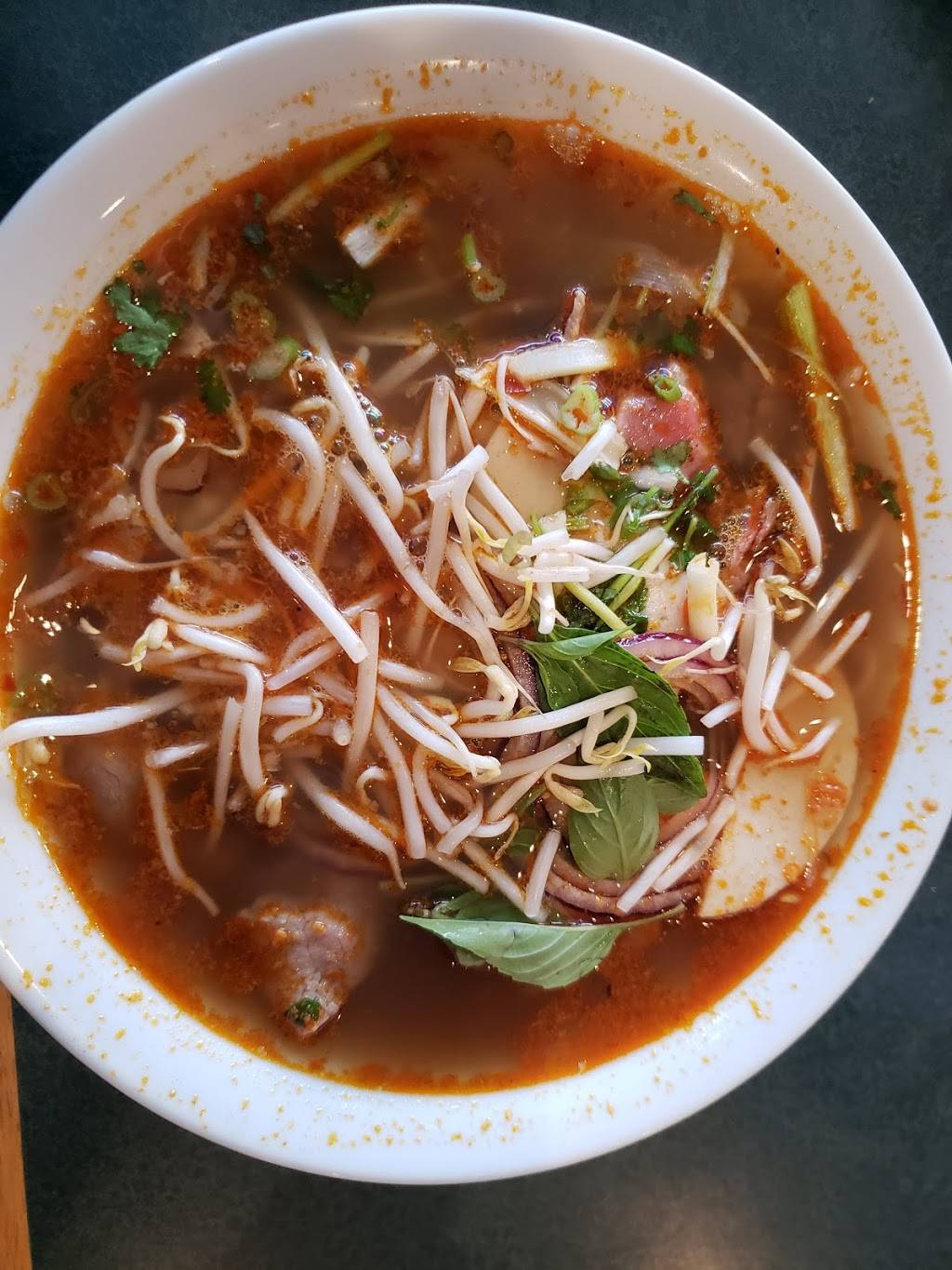 Pho Mango | restaurant | 1550 Huron Church Rd, Windsor, ON N9C 3Z3, Canada | 5192589888 OR +1 519-258-9888