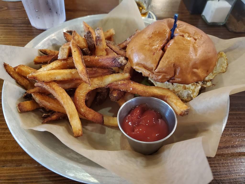 Flying Saucer Draught Emporium | restaurant | 130 Peabody Pl, Memphis, TN 38103, USA | 9015238536 OR +1 901-523-8536