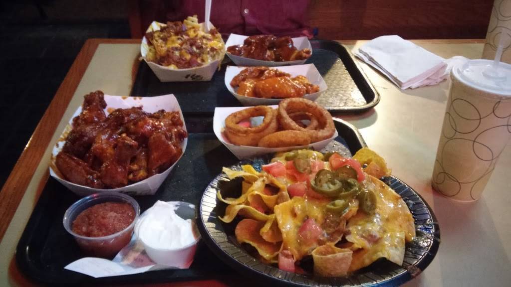 Crossroads Sports Bar & Grill | restaurant | 5790 Cheviot Rd, Cincinnati, OH 45247, USA | 5132459999 OR +1 513-245-9999