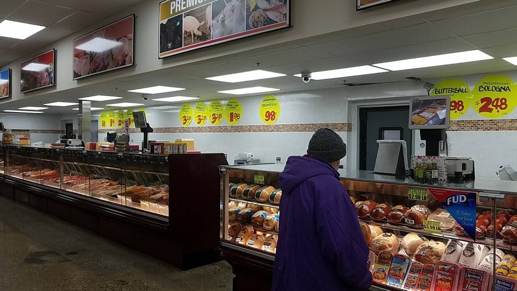 Food Market La Chiquita & Taqueria | restaurant | 219 Main St, Bensenville, IL 60106, USA | 6305953530 OR +1 630-595-3530