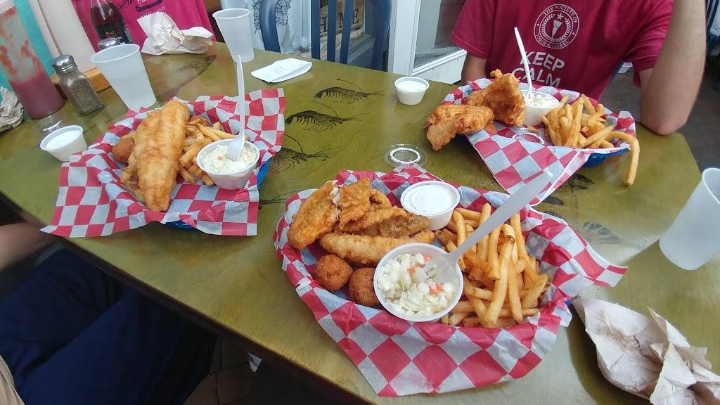 Scalawags Whitefish & Chips | restaurant | 226 E Central Ave, Mackinaw City, MI 49701, USA | 2314367777 OR +1 231-436-7777