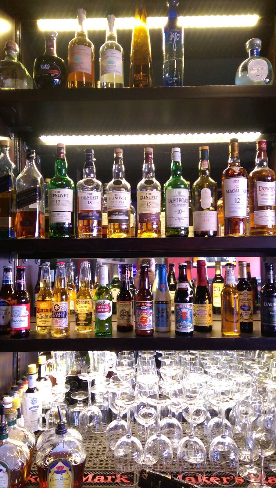 The Hub Kitchen & Taps | restaurant | 3005, 1749 Newport Blvd, Costa Mesa, CA 92627, USA | 9493565544 OR +1 949-356-5544