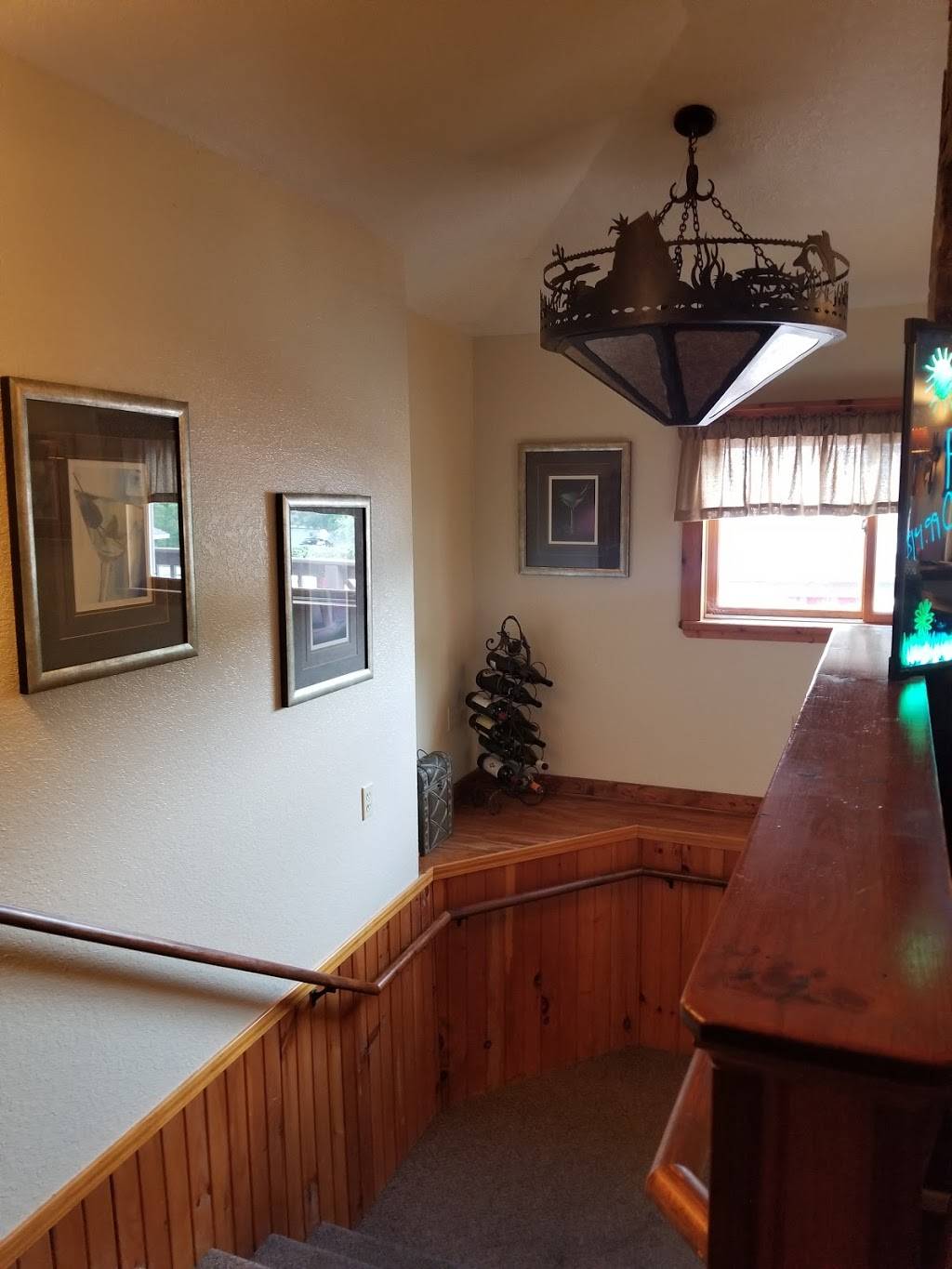 Uncle Larrys Rustic Inn | restaurant | 3327 Lake Dr, Hartford, WI 53027, USA | 2624572038 OR +1 262-457-2038