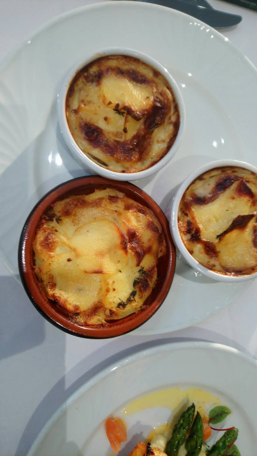 Chateau Royal Reception Hall | restaurant | boulevard du 1x2, 3500 Boulevard du Souvenir, Laval, QC H7V 1X2, Canada | 5143331000 OR +1 514-333-1000