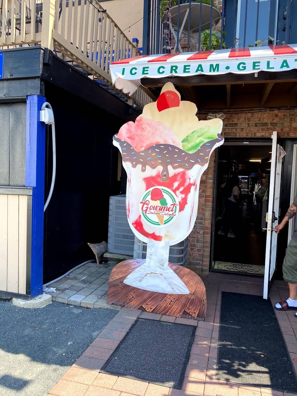 Gourmet Italian Delights | bakery | Entrance around back on waterside, 29 W Front St, Keyport, NJ 07735, USA | 7328470377 OR +1 732-847-0377