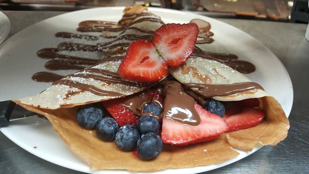 Restaurant Au Petit Chalet | restaurant | 75 Boulevard des Châteaux, Blainville, QC J7B 2A4, Canada | 5796301919 OR +1 579-630-1919