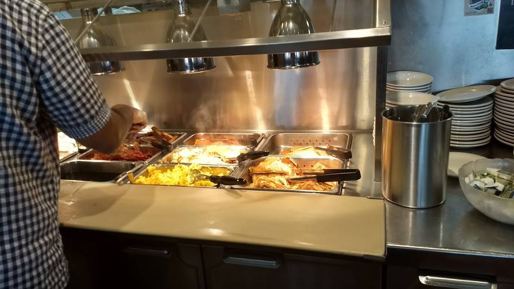 Leons Family Dining | restaurant | 23830 Michigan Ave, Dearborn, MI 48124, USA | 3135633713 OR +1 313-563-3713