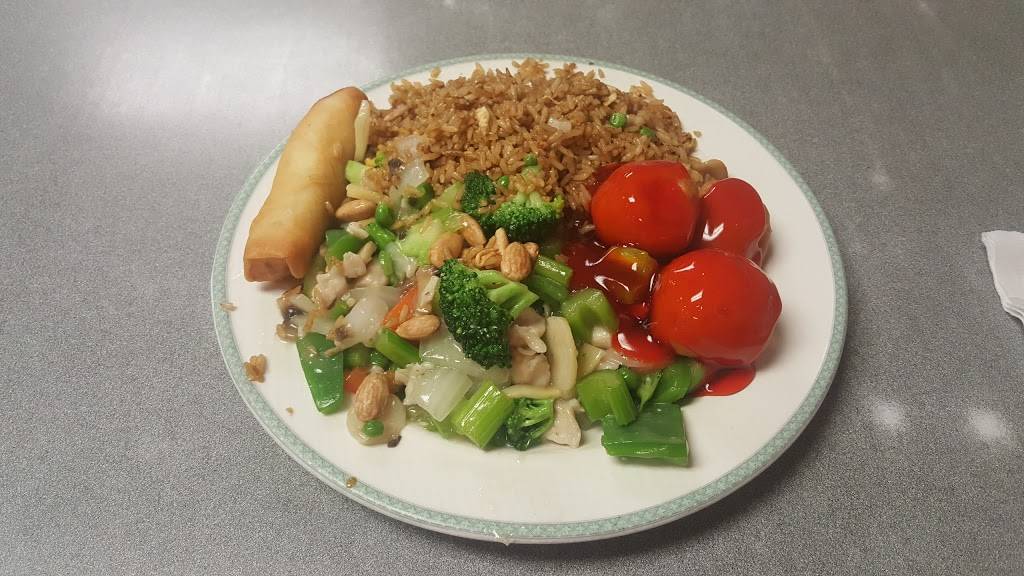 Yins Restaurant | meal takeaway | 40 Main St S, Waterford, ON N0E 1Y0, Canada | 5194438678 OR +1 519-443-8678