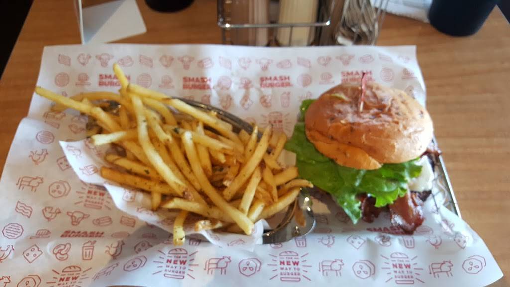 Smashburger | restaurant | 4828 Edgmont Ave, Brookhaven, PA 19015, USA | 4844803565 OR +1 484-480-3565