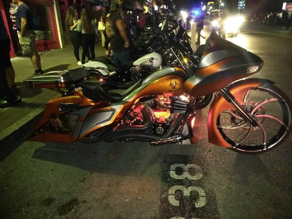 Brewskis Draft Emporium | restaurant | 408 W Dickson St, Fayetteville, AR 72701, USA | 4799736969 OR +1 479-973-6969