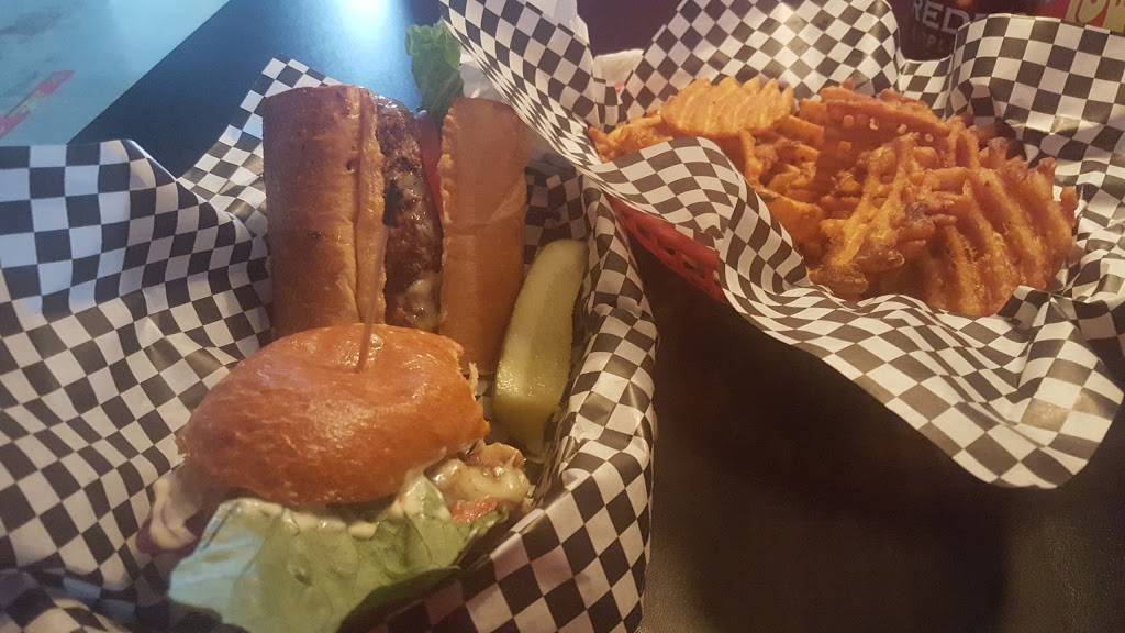 Harrys Inn the Heights | restaurant | 308 E 14th St, Elmira, NY 14903, USA | 6077340202 OR +1 607-734-0202