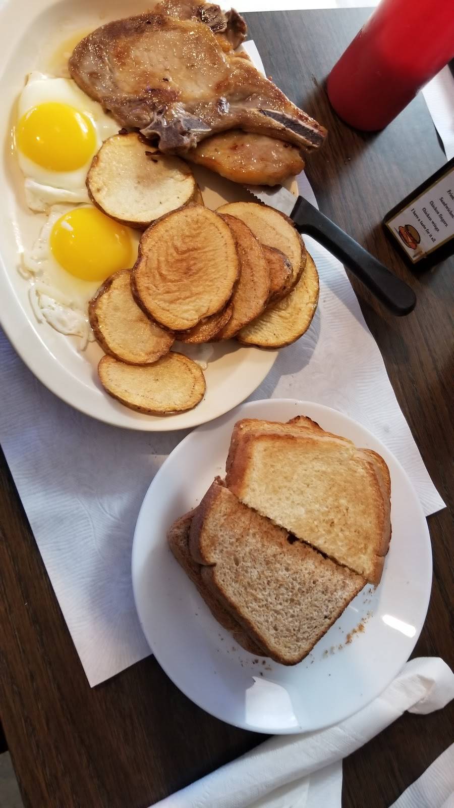 Big V Restaurant | restaurant | 32 Hall St, LaBelle, FL 33935, USA | 8636752917 OR +1 863-675-2917