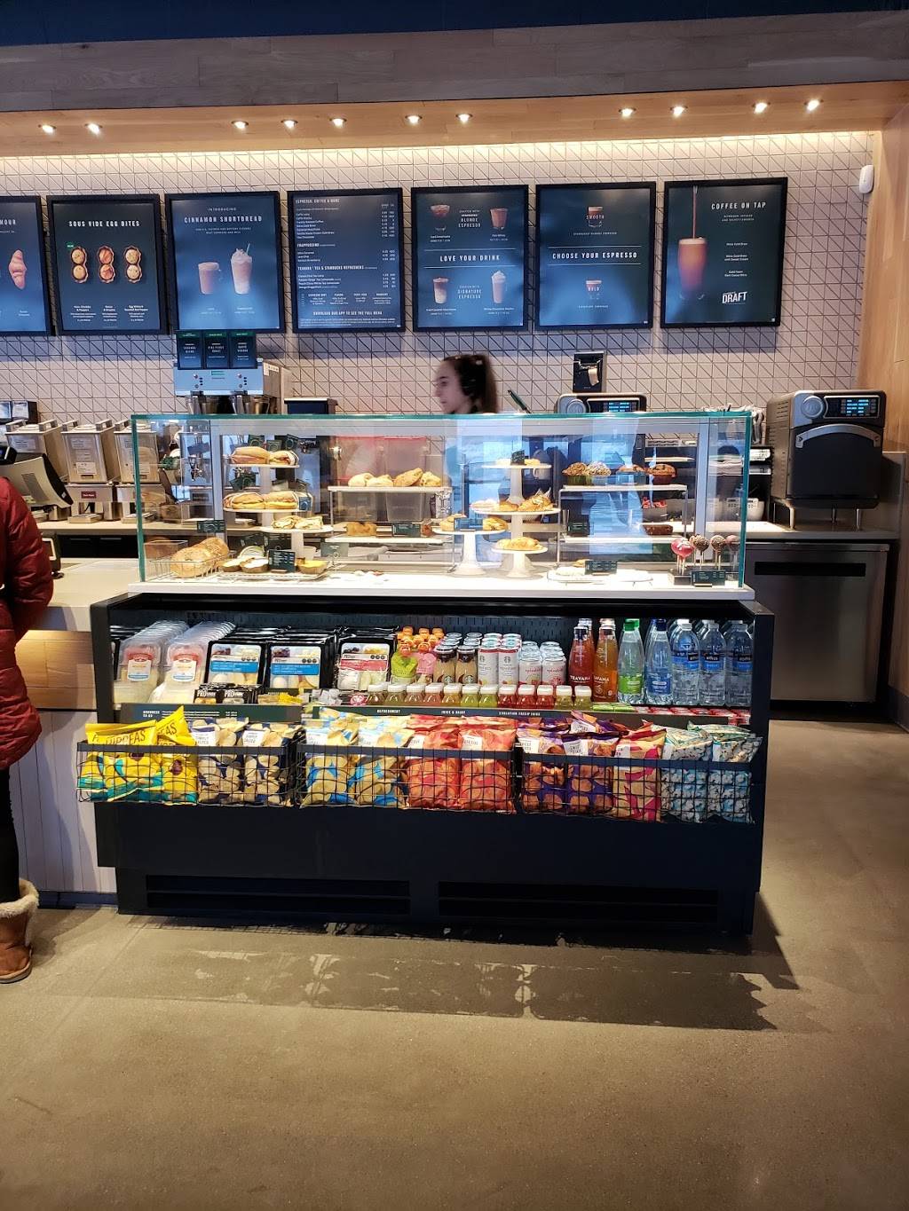 Starbucks | cafe | 3232 Middle Rd, Bettendorf, IA 52722, USA | 5633402452 OR +1 563-340-2452