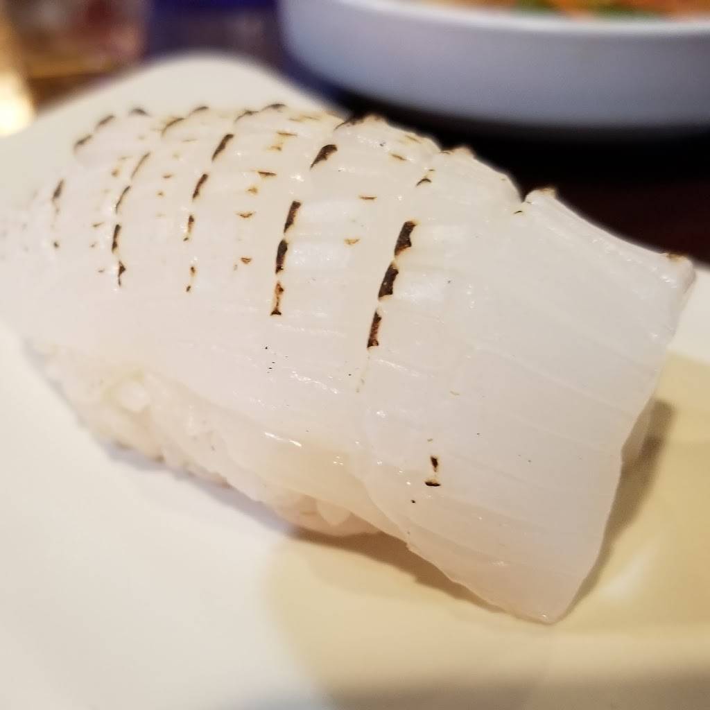 Momo Sushi | restaurant | 2281 N Texas St, Fairfield, CA 94533, USA | 7074269000 OR +1 707-426-9000