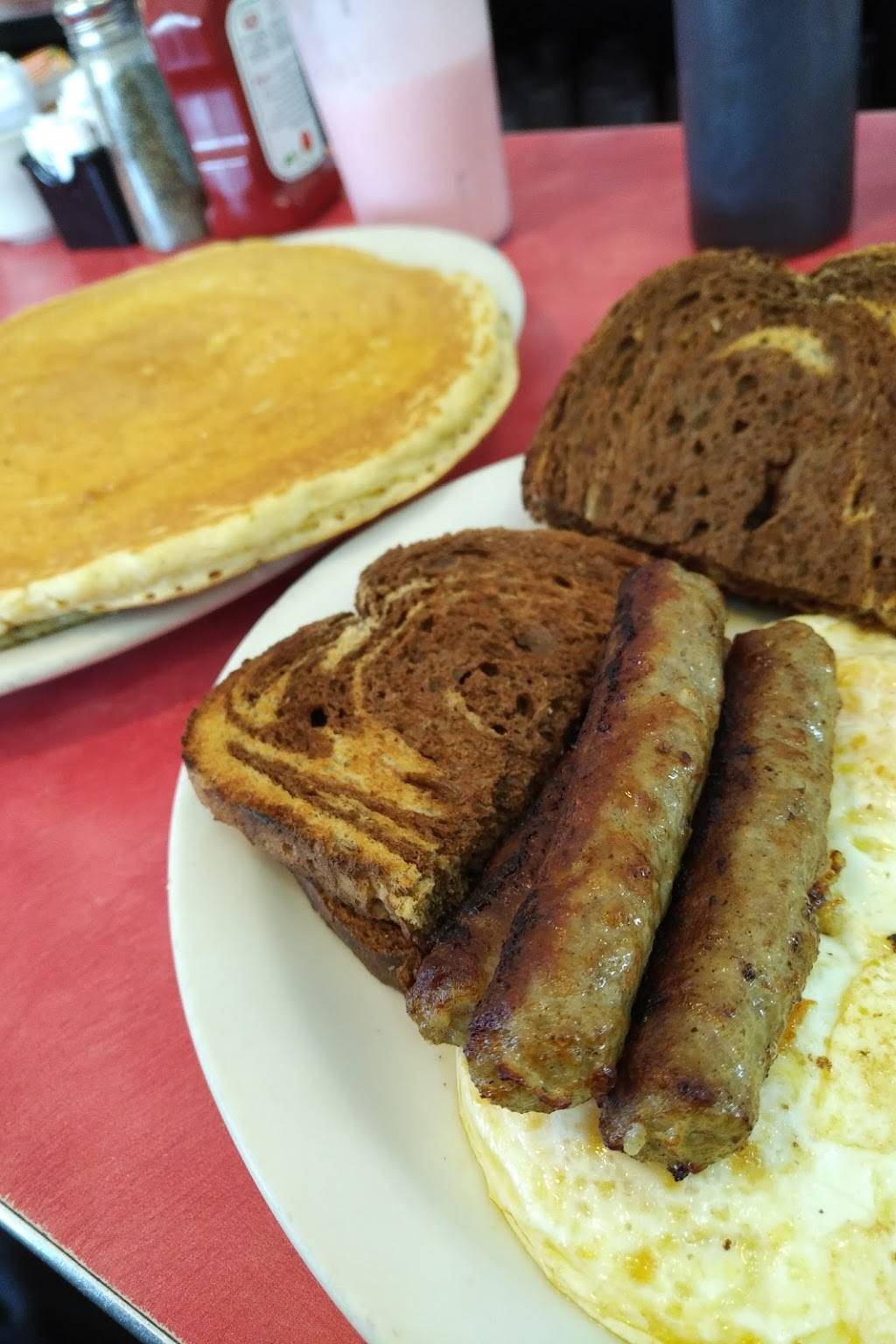 Auburn Diner | restaurant | 64 Columbus St, Auburn, NY 13021, USA | 3152537375 OR +1 315-253-7375