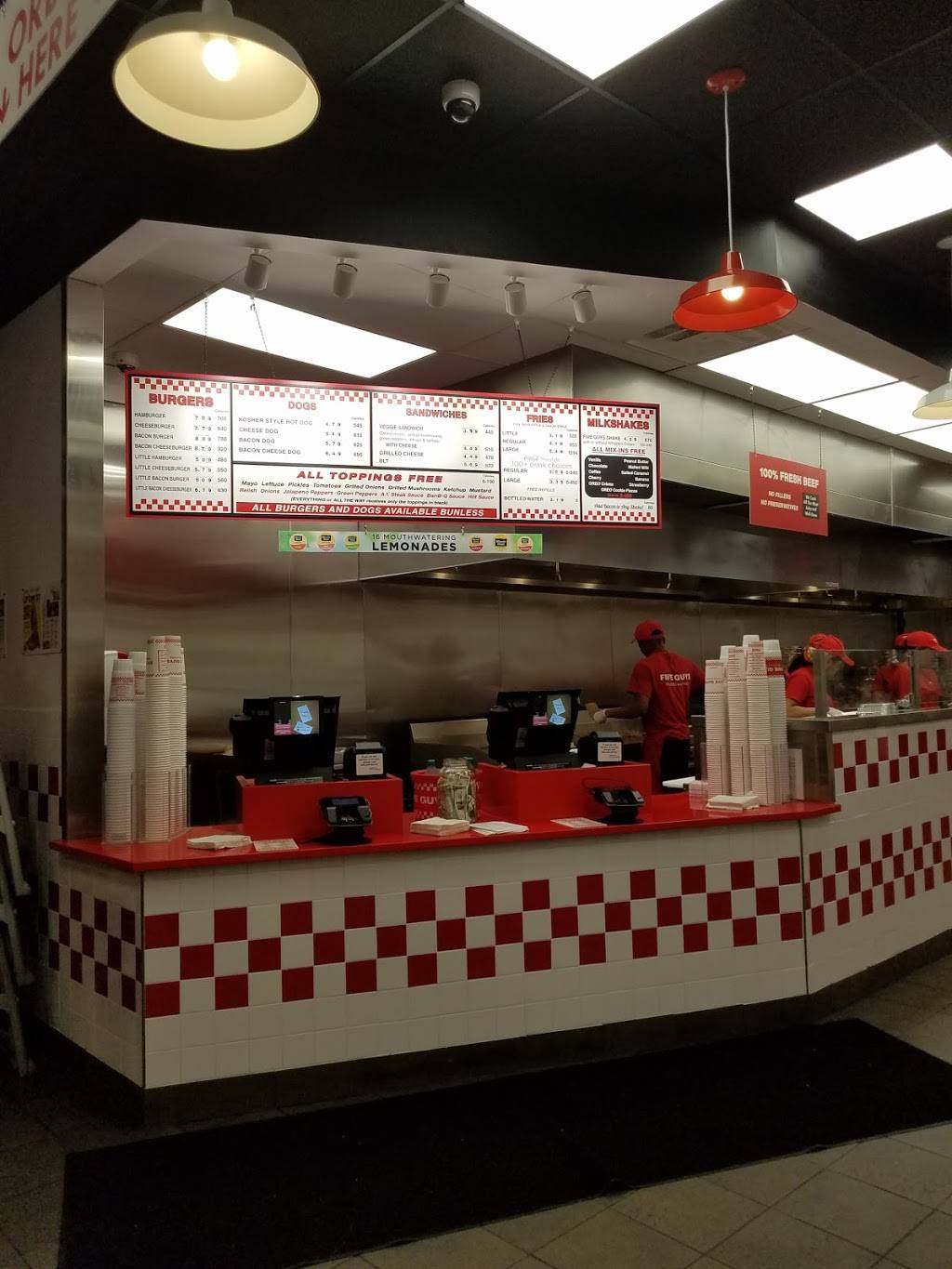 Five Guys | meal takeaway | 1527 Chestnut St, Philadelphia, PA 19102, USA | 2159721375 OR +1 215-972-1375