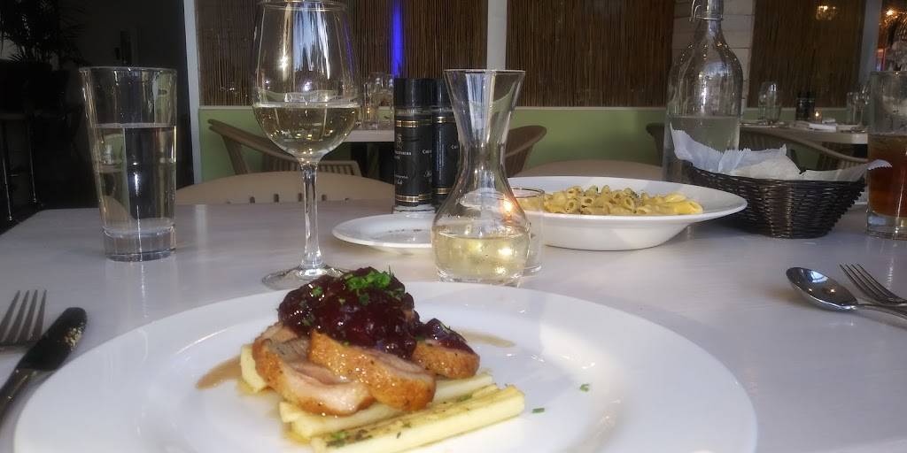 The Brafords Rooster Dining Room | restaurant | 121 Orange Ave, Fort Pierce, FL 34950, USA | 7728829786 OR +1 772-882-9786