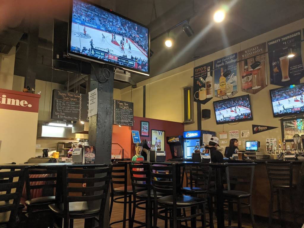 Schmizza Pub & Grub | restaurant | 628 NE Broadway, Portland, OR 97232, USA | 5035179981 OR +1 503-517-9981