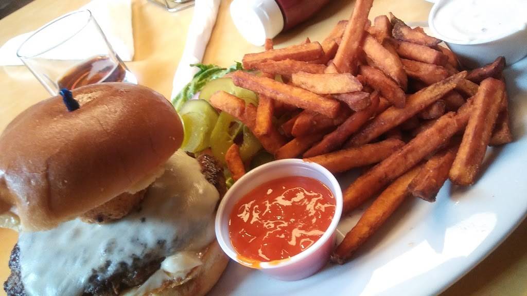 Luckys Burger & Brew Emory Village | restaurant | 1569 N Decatur Rd, Atlanta, GA 30307, USA | 4043434506 OR +1 404-343-4506