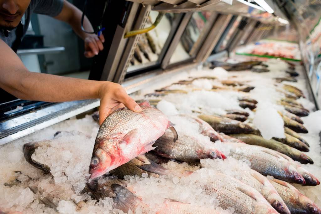 Sea World Fish Market | restaurant | 15084 Gratiot Ave, Detroit, MI 48205, USA | 3135213110 OR +1 313-521-3110