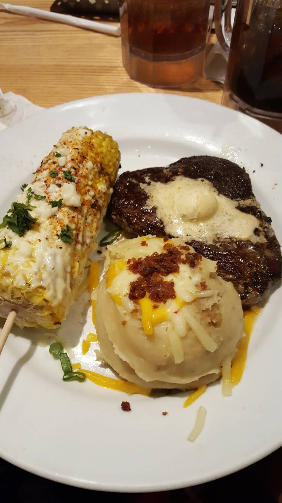 Chilis Grill & Bar | restaurant | 819 S College Rd, Wilmington, NC 28403, USA | 9103131477 OR +1 910-313-1477