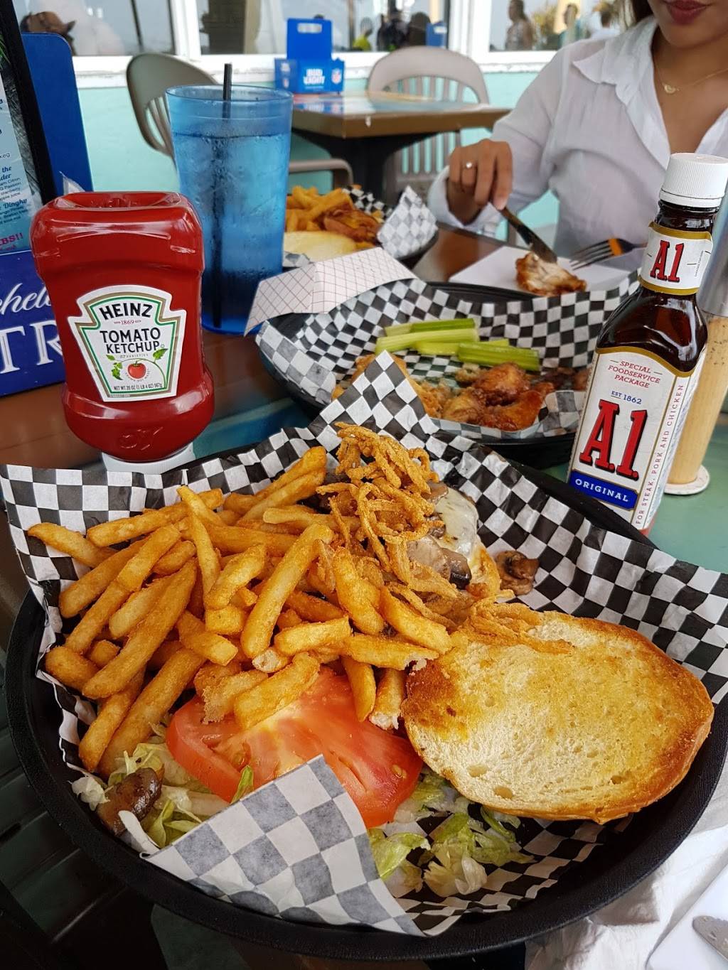 Moe Moons | restaurant | 918 Ocean Blvd, Myrtle Beach, SC 29577, USA | 8434484926 OR +1 843-448-4926