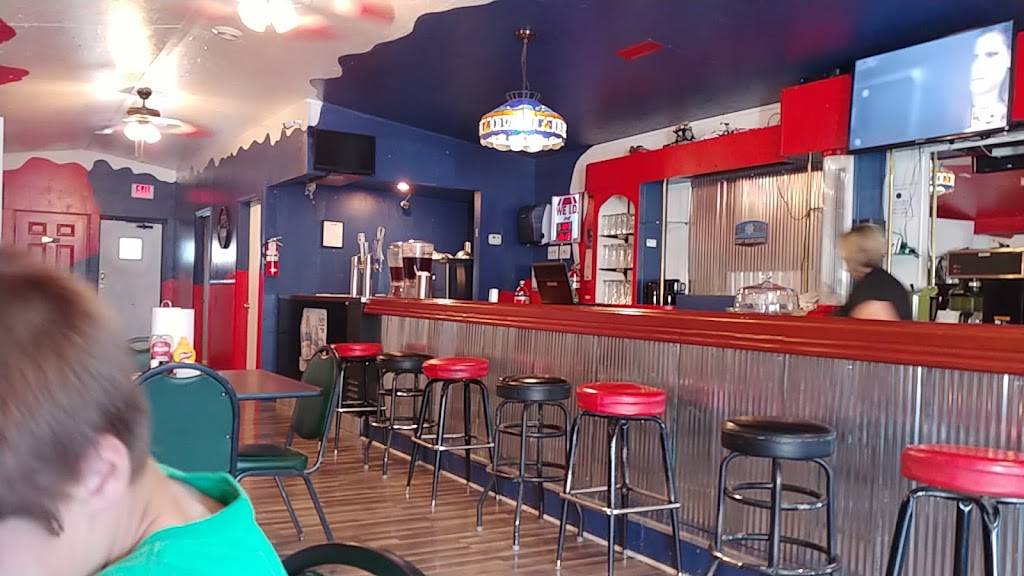 Red, White & Blue, BBQ & Fish | restaurant | 105 E Franklin Ave, Sesser, IL 62884, USA | 6186256227 OR +1 618-625-6227