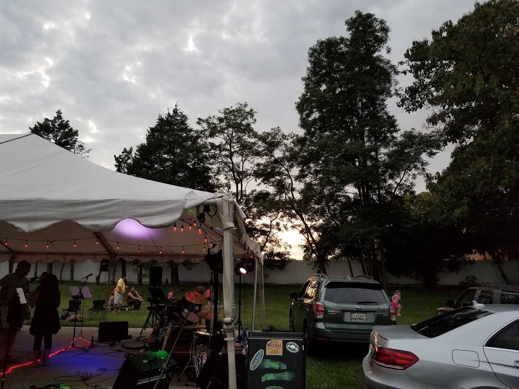 House of Poolesville | restaurant | 19611 Fisher Ave, Poolesville, MD 20837, USA | 3013492935 OR +1 301-349-2935