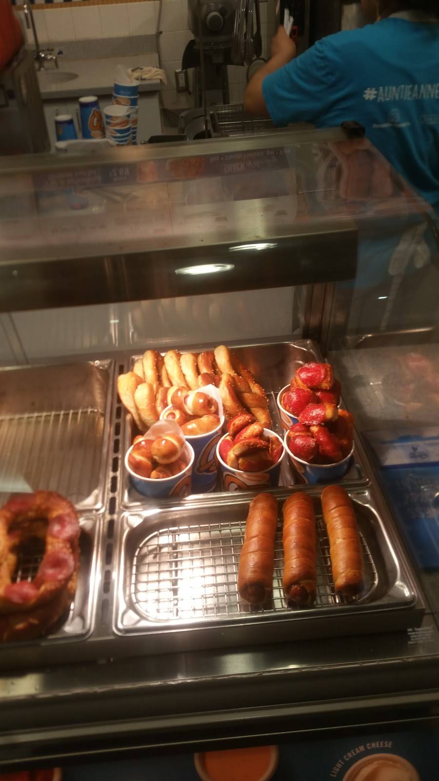 Auntie Annes | cafe | 1625 Chestnut St Spc 206, Philadelphia, PA 19103, USA | 2155644747 OR +1 215-564-4747