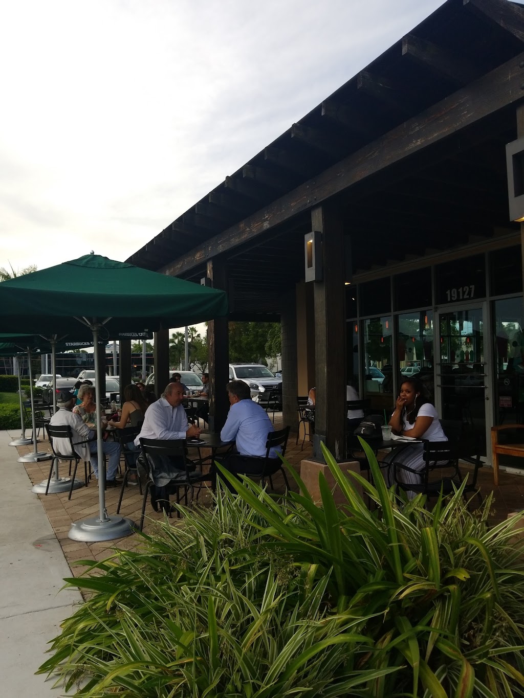 Starbucks | cafe | 19127 Biscayne Blvd, Aventura, FL 33180, USA | 3054662899 OR +1 305-466-2899