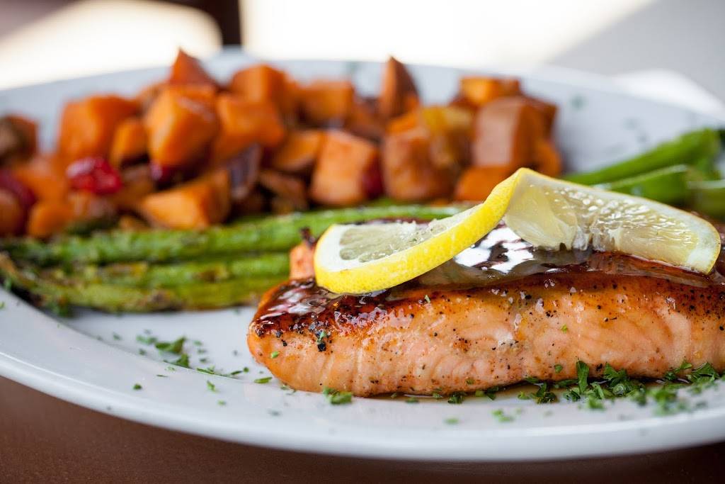 The Flying Monkey Grill & Bar | restaurant | 20 Lindbergh Dr, Hartford, CT 06114, USA | 8607264971 OR +1 860-726-4971